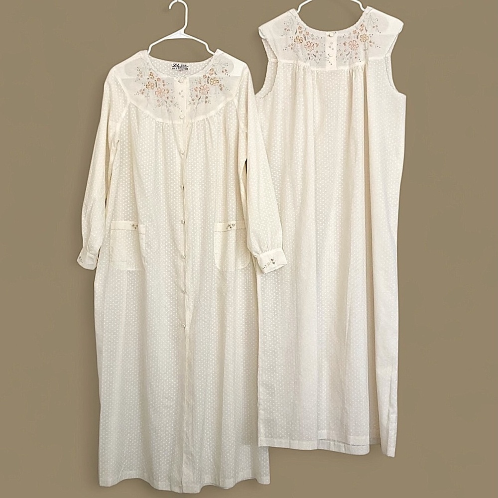 Vintage 70s-80s LILY Hand Embroidered Nightgown & Robe SET Butter Cream